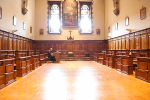 al piano nel coro del convento