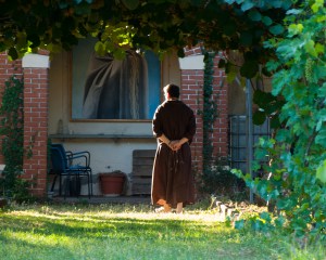 in preghiera col rosario